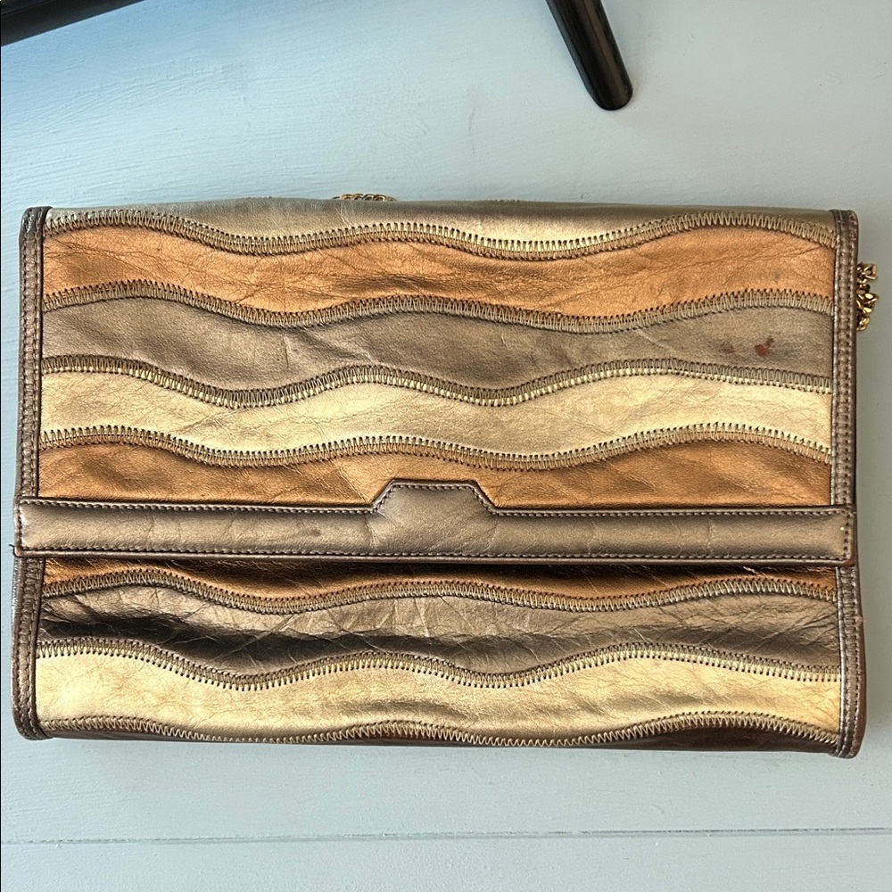 Venetto  Metallic Wave Clutch